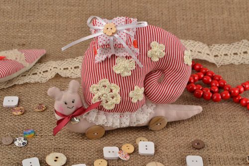 Giocattolo morbido fatto a mano pupazzo da bambini a forma di lumaca rosa - MADEheart.com