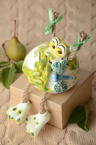 Alcancía de cerámica hucha hecha a mano de arcilla regalo para niño Rana - MADEheart.com