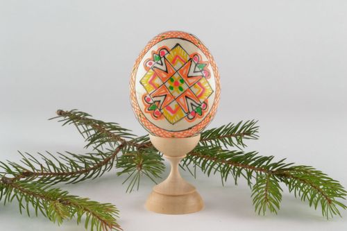 Handmade painted wooden egg - MADEheart.com