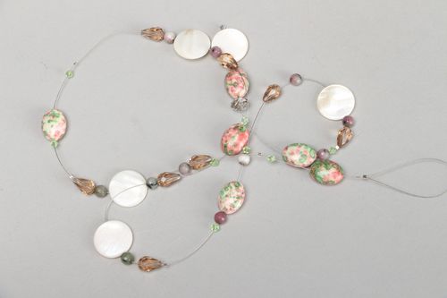 Collier original de design en nacre pierre naturelle perles en verre fait main - MADEheart.com