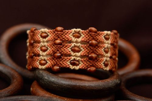 Pulsera hecha a mano de hilos elegante accesorio para mujer bisutería de moda - MADEheart.com