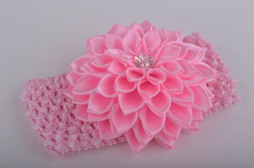 Banda con flor para el pelo hecha a mano accesorio de niña adorno de moda  - MADEheart.com