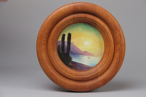 Handmade round wooden photo frame - MADEheart.com