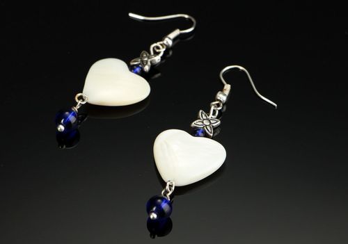 Long earrings made of pearl - MADEheart.com