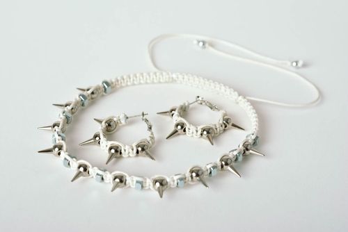 Boucles doreilles Collier fait main blancs macramé Bijoux fantaisie design - MADEheart.com