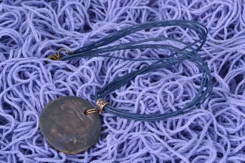 Colgante de arcilla redondo pintado  - MADEheart.com