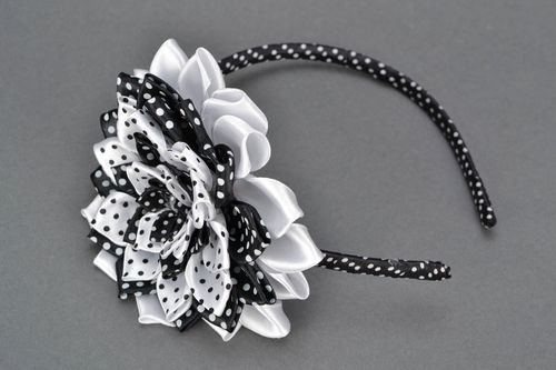 Handmade Haarreif mit Blumen - MADEheart.com