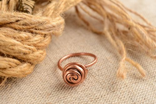 Bague en fil de cuivre faite main pour femme design original taille sur commande - MADEheart.com