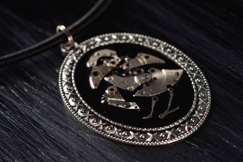 Beautiful handmade metal pendant neck pendant design modern neck accessories - MADEheart.com