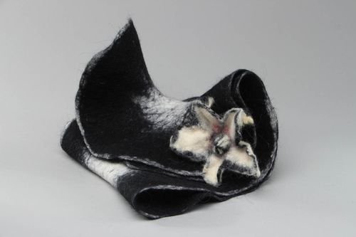 Warm felted wool scarf with brooch - MADEheart.com
