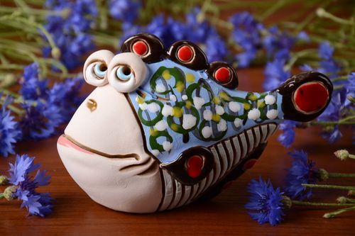 Tirelire en céramique en forme de poisson avec peinture faite main décoration - MADEheart.com