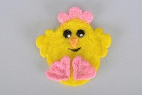 Childrens wool brooch Chicken - MADEheart.com