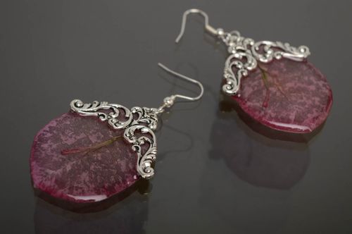 Handmade epoxy earrings with real bougainvillaea - MADEheart.com