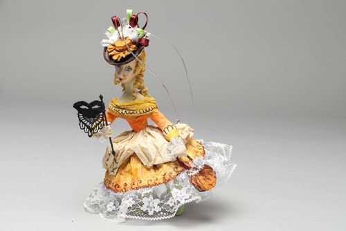 Suspension décorative en papier mâché Femme - MADEheart.com