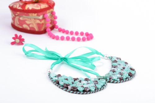 Cuello decorado de arcilla polimérica - MADEheart.com