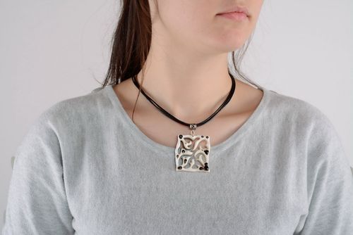 Pingente decorativo de chifre de vaca - MADEheart.com