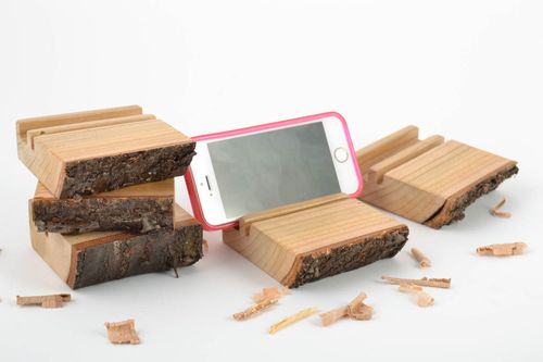 Set of homemade designer wooden eco friendly varnished cell phone stands 5 items - MADEheart.com