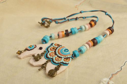 Colgante de moda hecho a mano bisutería de arcilla polimérica accesorio de mujer - MADEheart.com