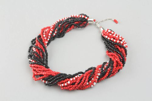 Collier rouge et noir en perles de rocaille chinoises fait main - MADEheart.com