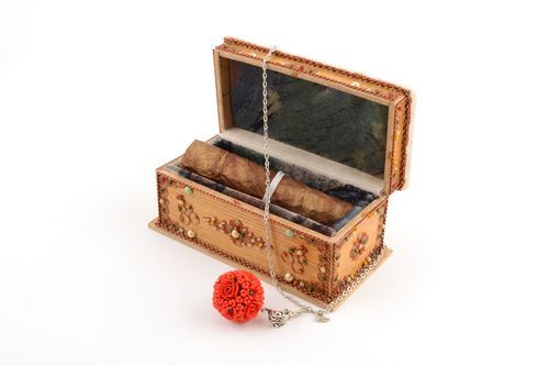 Colgante de arcilla polimérica hecho a mano dotado con cadenita ramo de rosas - MADEheart.com