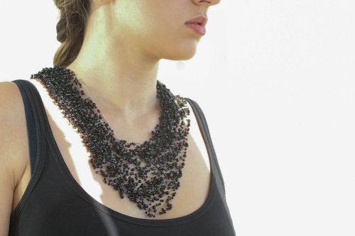 Collier fait main en grains de verre Nuit - MADEheart.com