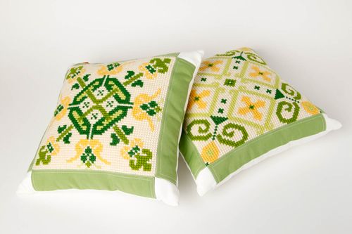 Coussins brodés faits main Coussins déco blanc-vert 2 pcs Décoration maison - MADEheart.com