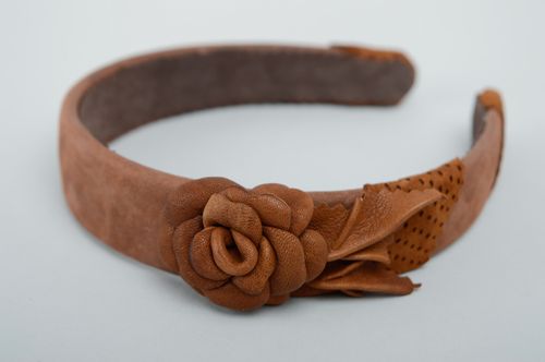 Кожаный обруч с цветком коричневый  - MADEheart.com