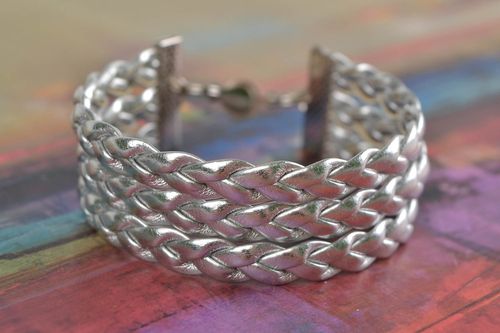 Large bracelet en faux cuir couleur metallic multirang design de cérateur - MADEheart.com