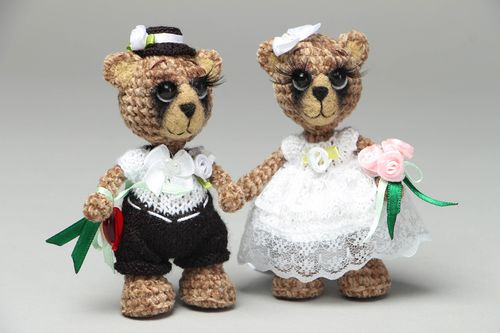 Soft crochet wedding toy bears - MADEheart.com