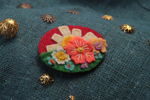 Broche hecho a mano de fieltro original bisutería artesanal regalo para mujer  - MADEheart.com