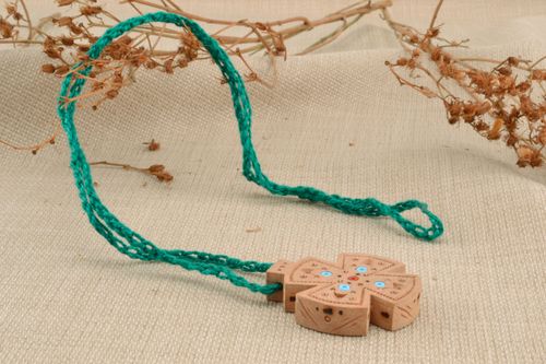 Cruz peitoral de madeira - MADEheart.com