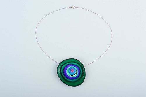 Pendentif en cuir naturel Bijou fait main vert-bleu design Cadeau pour femme - MADEheart.com