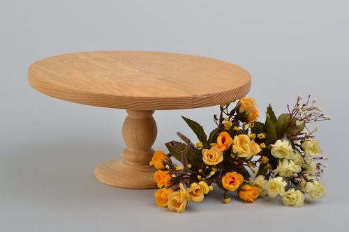 Soporte para tartas o pasteles de artesanal madera de arce con pie - MADEheart.com