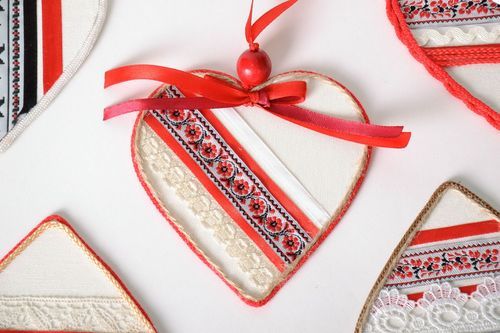 Pingente decorativo na forma de coração - MADEheart.com