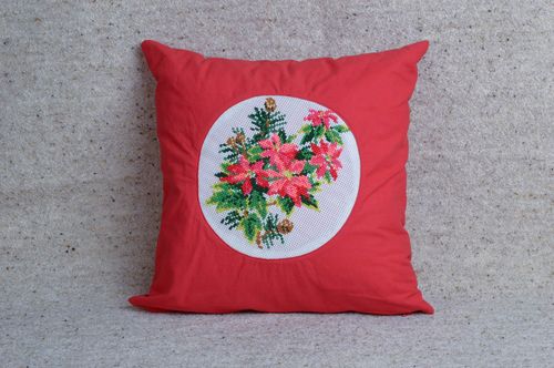 Coussin rouge fait main Oreiller pour canapé en coton design floral Déco maison - MADEheart.com