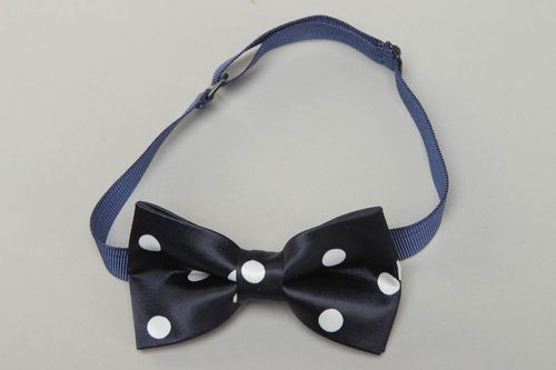 Оригинальный галстук-бабочка в горошек из ткани - MADEheart.com