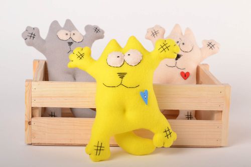 Giocattolo morbido fatto a mano pupazzo da bambini gatto divertente e carino - MADEheart.com