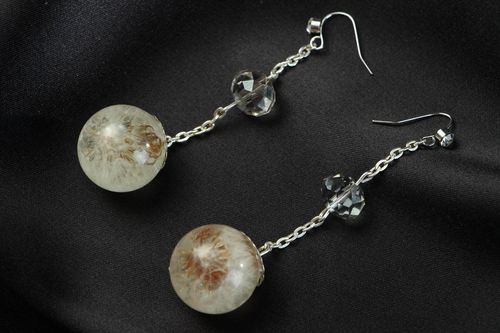 Earrings with dandelions in epoxy resin - MADEheart.com