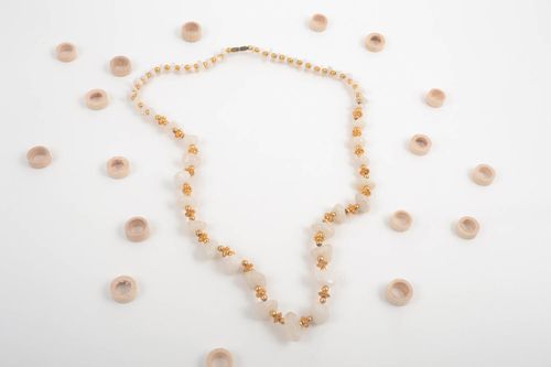 Collier agate Bijou fait main blanc fourniture métallique Accessoire femme - MADEheart.com