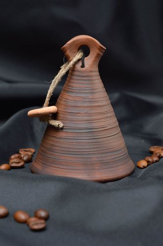 Керамический колокольчик ручной работы из красной глины на шнурке коричневый - MADEheart.com