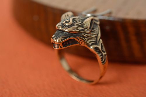 Beautiful homemade designer bronze ring in the shape of Scandinavian wolf head - MADEheart.com