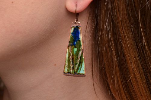 Handmade copper earrings painted with enamels - MADEheart.com