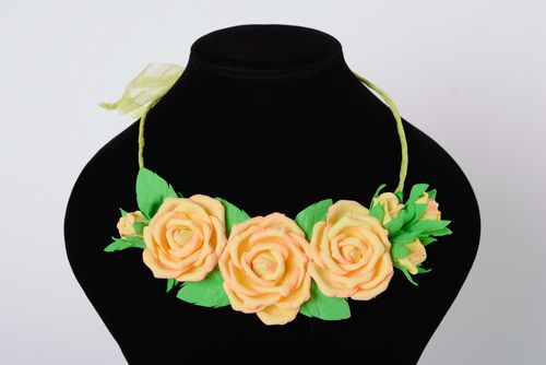 Collar original de goma EVA hecho a mano con flores para mujeres estiloso - MADEheart.com