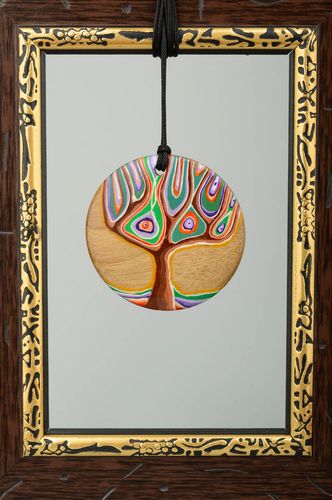Colgante hecho a mano pintado bisutería para mujer de madera accesorio de moda - MADEheart.com