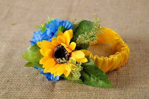 Corona ucraniana con flores artificiales - MADEheart.com