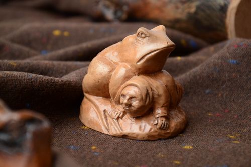 Ungewöhnliche hölzerne Statuette - MADEheart.com