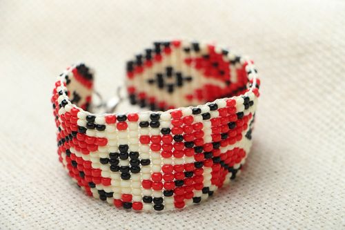 Beaded bracelet in ethnic style - MADEheart.com