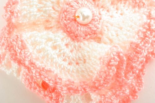 Bandeau à cheveux tricoté accessoire fait main rose avec fleur pour enfant - MADEheart.com