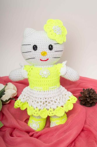 Giocattolo a maglia fatto a mano pupazzo morbido da bambini a uncinetto gattina - MADEheart.com