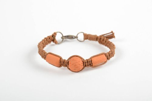 Плетеный браслет из вощеного шнура с бусинами коричневый аксессуар ручной работы - MADEheart.com